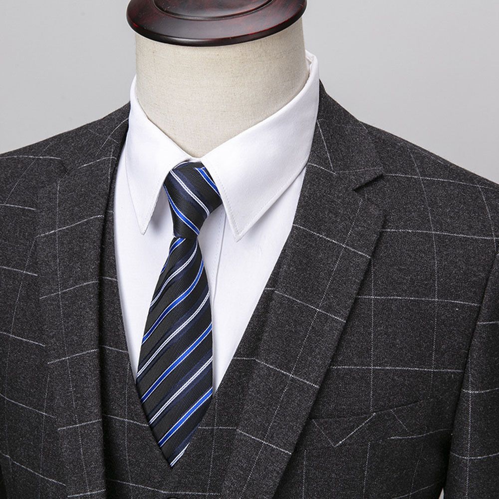 2024 Costume Hommes Plaid Gris Foncé Gentleman Trois Pièces Banquet Mariage Hôte Costumes Coupe Ajustée